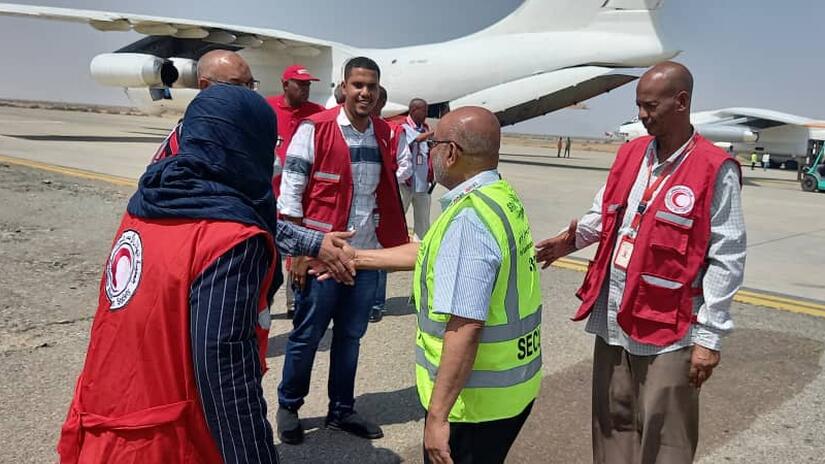 紅十字會與紅新月會國際聯合會(IFRC)人道援助物資　關鍵時刻運抵蘇丹港