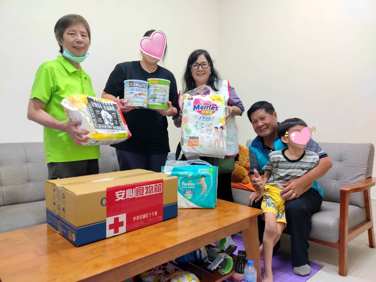 TRC has mobilized 21 Red Cross branches since last week, working together to distribute food boxes to a total of 1,300 families in Taiwan and the outlying islands